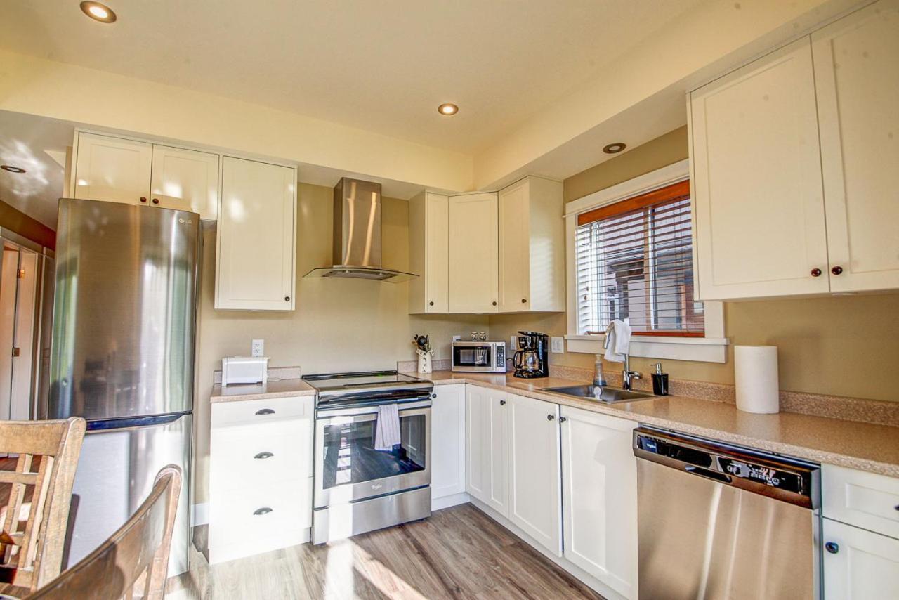 Port Renfrew Vacation Rentals Номер фото